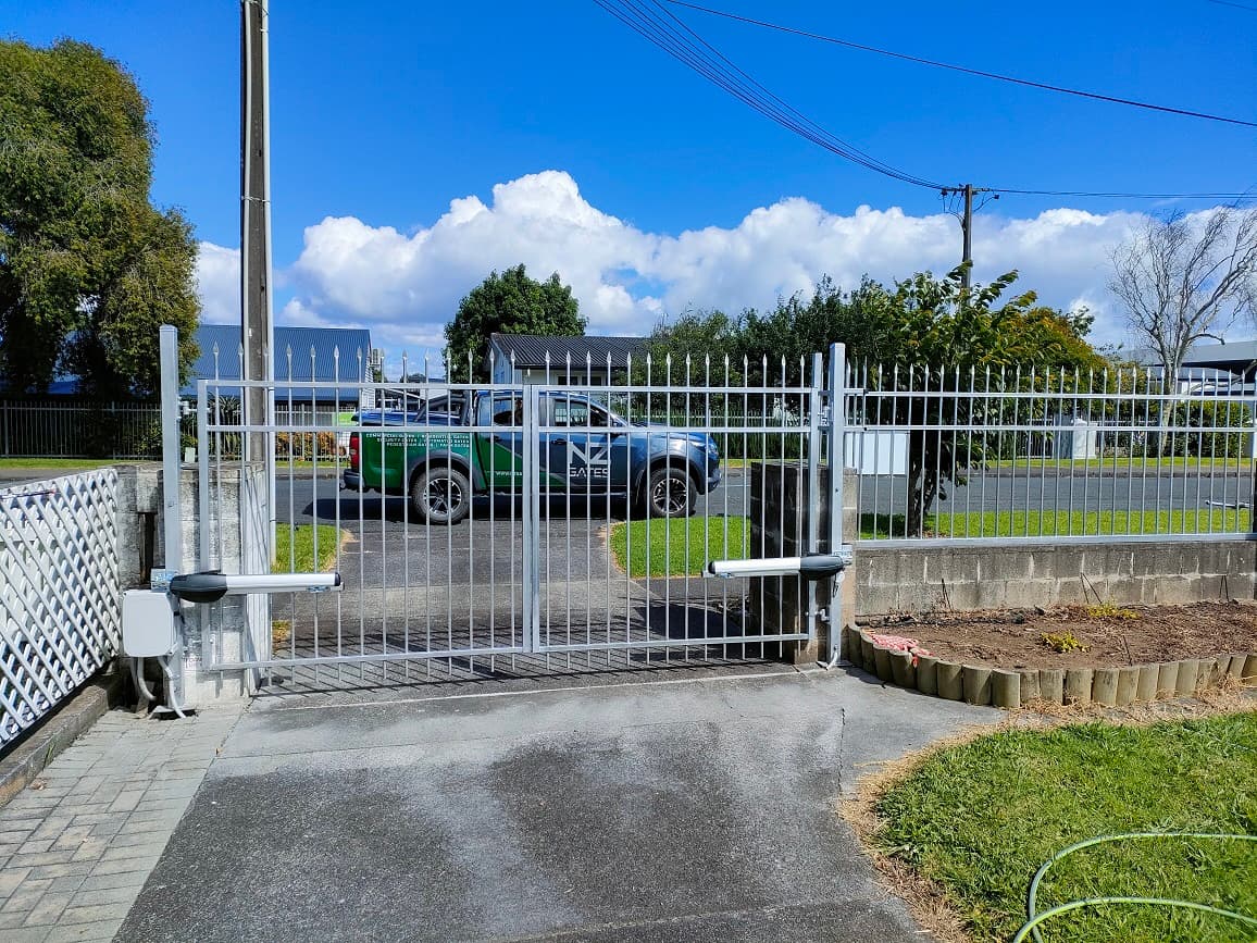 automated driveway gate installed under Auckland Council height rules